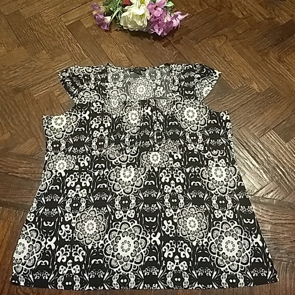 Suzie in the city woman blouse size (2X)